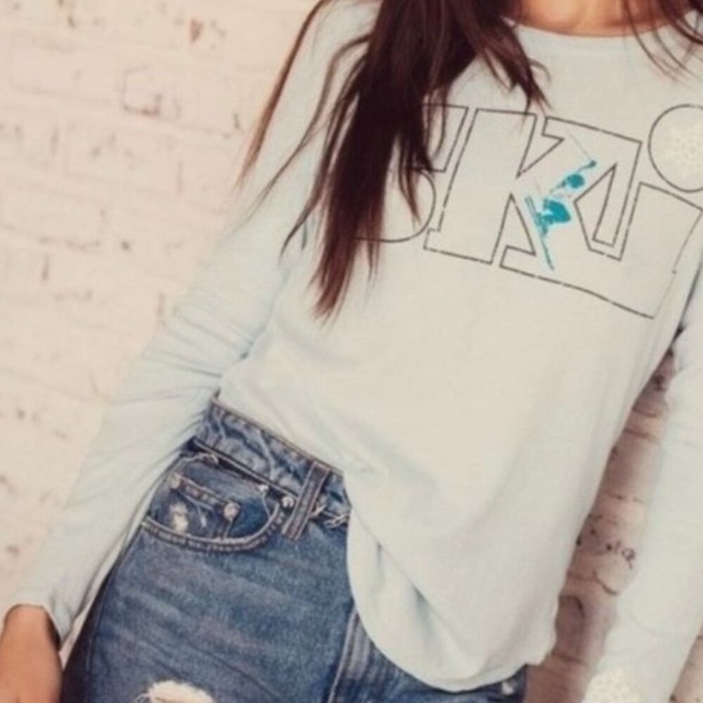 NWT Chaser Blue "SKI" Graphic Long Sleeve Tee - Snowflake Sleeve Size Medium $68